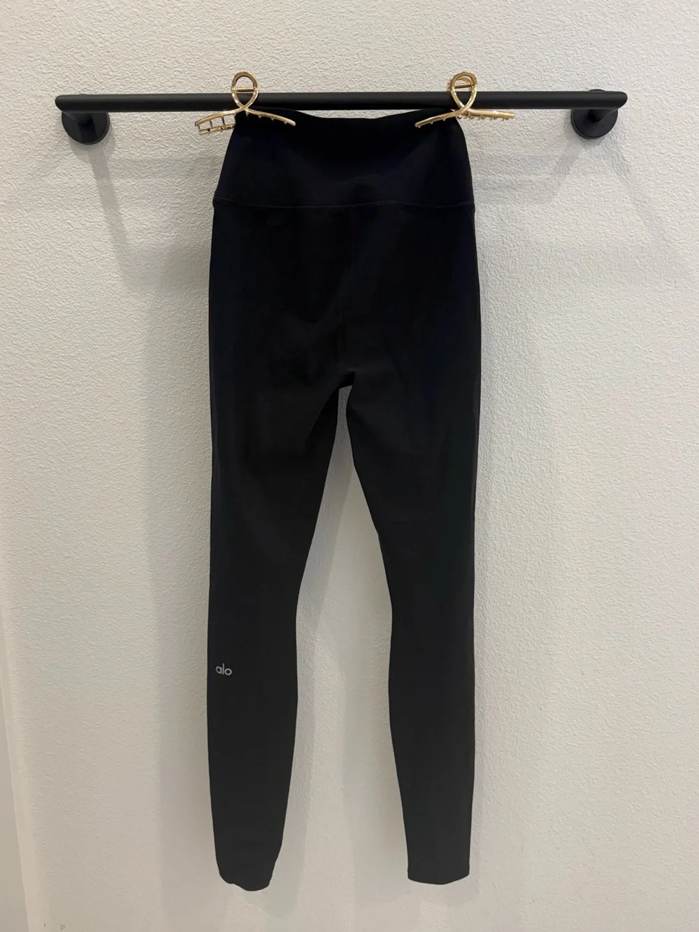 Alo Yoga Ripped Warrior Leggings - Black